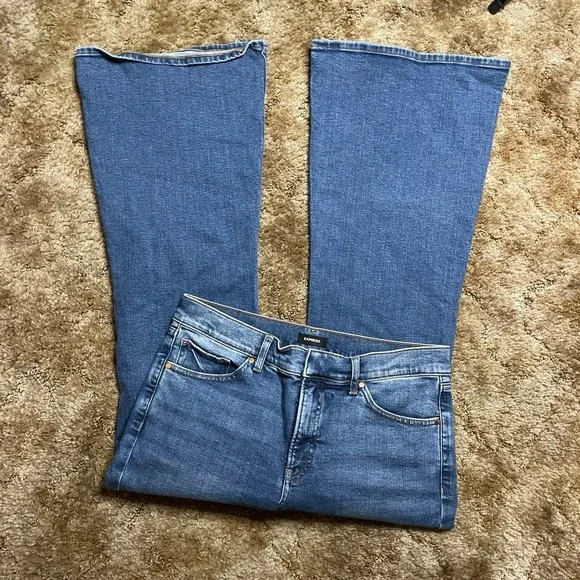 Express 70s Flare Mid Rise Stretch Jean Size 10 Short Woman's - Picture 1 of 7